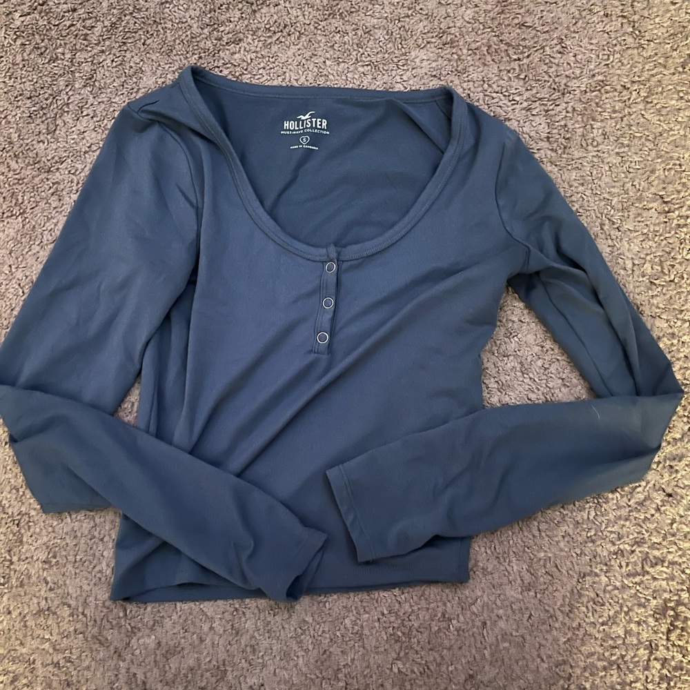 Hollister Women's Navy Long Sleeve Tee